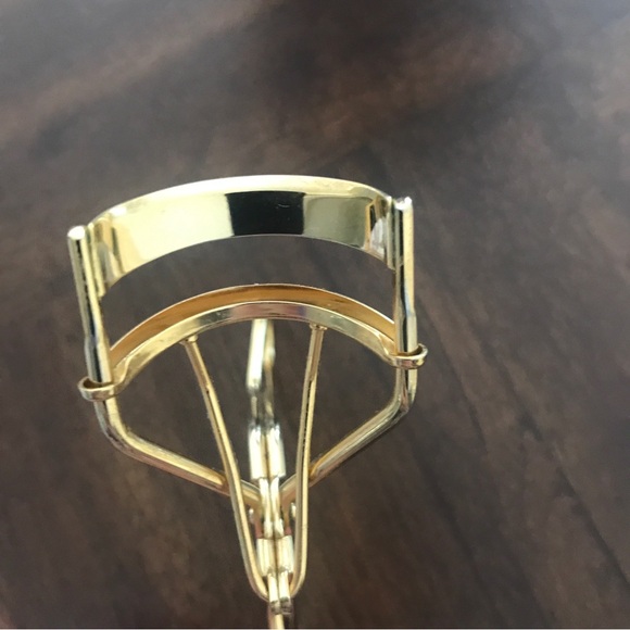 Shu Uemura Gold Eyelash Curler - Maison Kitsune Collab - Picture 6 of 9